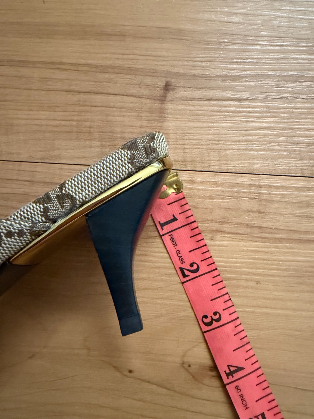 Gucci Women's Beige GG Canvas Thong Heels - Picture 6 of 6